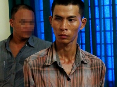 Kẻ bắt cóc bị công an khống chế.