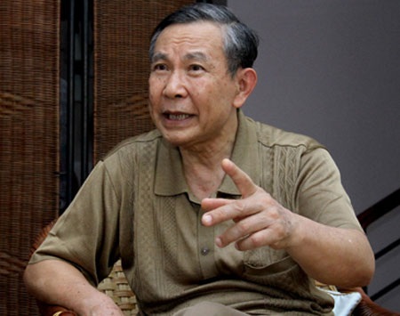 Các đồng chí lãnh đạo Đảng, Nhà nước và các đại biểu dự lễ bế mạc hội nghị.