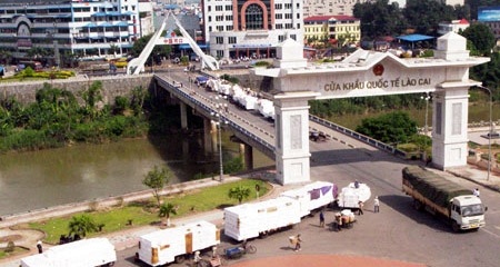 Tạo "thế giới phẳng" để hàng Tàu đè hàng Việt - 1 Tạo thế giới phẳng để hàng Tàu đè hàng Việt