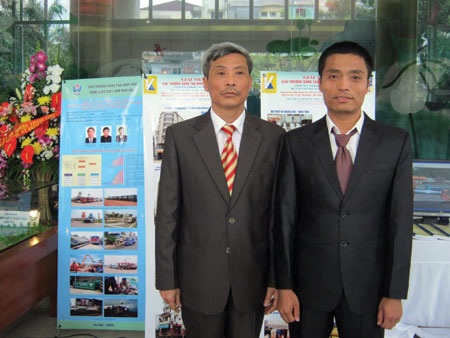 “Thần đèn” Đỗ Quốc Khánh và những “màn hô biến” thần sầu - 3 Chân dung hai cha con “thần đèn” Đỗ Quốc Khánh.