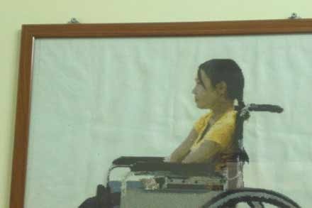 Bức hình thêu chính mình của Việt.