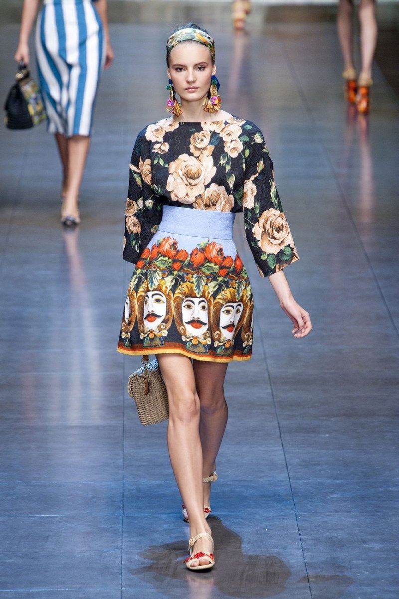 Nhan sắc đại sứ Dolce  Gabbana Địch Lệ Nhiệt Ba  Harpers Bazaar