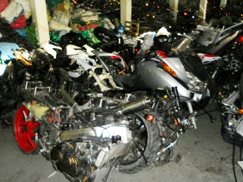 Một số xe mô tô phân khối lớn bị tạm giữ tại khu vực cảng Hải Phòng