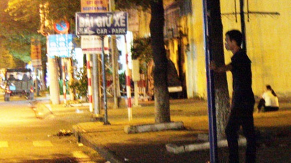 Nghiệt ngã, cay đắng phận bán dâm nam - 1 Gia đình thiếu tình thương và sự tôn trọng đã đẩy Định vào vòng xoáy bi kịch