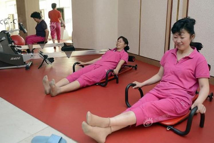 Phụ nữ Triều Tiên trong một trung tâm rèn luyện sức khỏe ở ngoại vi Bình Nhưỡng - Ảnh: Sina.