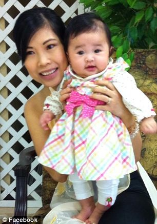 Bé Ella sắp tròn 1 tuổi.