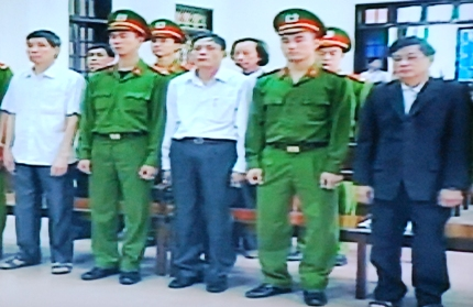 Các cực quan chức Tiên Lãng tại tòa sơ thẩm. 