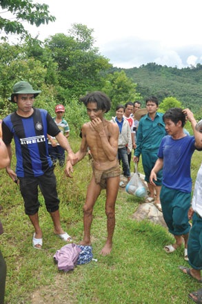 Những ngày đầu lạ lẫm của Lang ở thế giới văn minh.