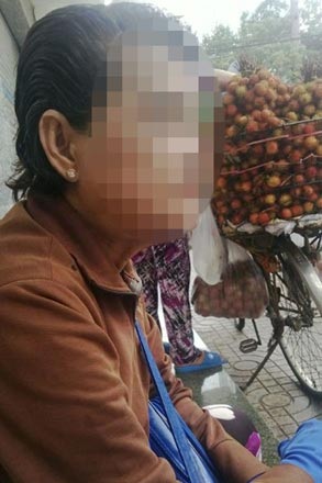 Bà Tư kể chuyện về ông Sang với phóng viên.