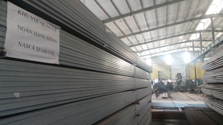Con đường đưa 11 chiếc “sổ đỏ” đến với Sacombank Bắc Ninh - 2 Kho, xưởng của Công ty Hương Thịnh ngập tràn dấu niêm phong của nhiều ngân hàng
