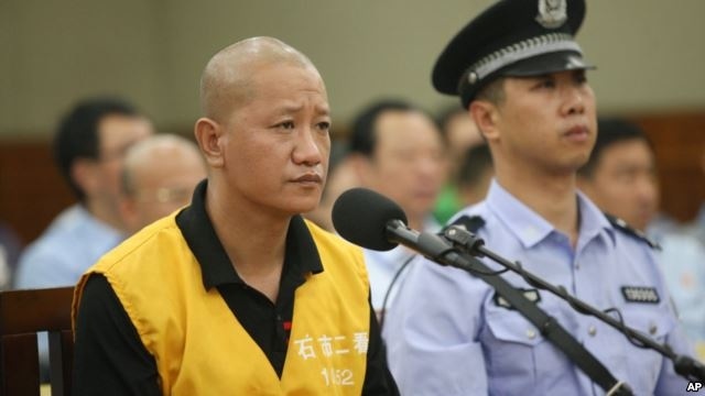 Công nhân Trung Quốc bỏ thuốc độc vào bánh bán sang Nhật - 1 Lư Duyệt Ðình bị xét xử tại tòa án Thạch Gia Trang, tỉnh Hà Bắc, 30/7/2013