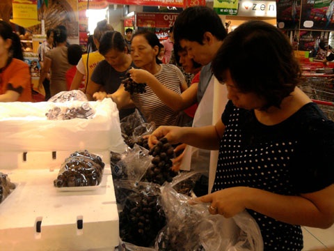 Nghỉ 2/9: Siêu thị đông nghẹt, thực phẩm tăng giá