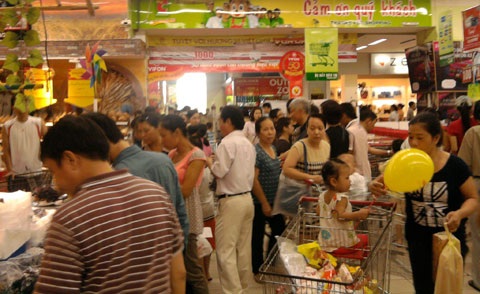 Thực phẩm tại chợ đua tăng giá