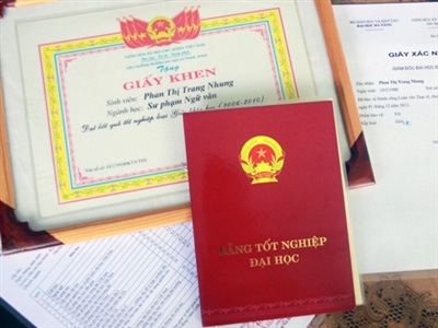 Chuyện của thạc sĩ đi làm công nhân - 2 Giấy xác nhận chứng nhận bằng thạc sĩ “đỏ” của Nhung.