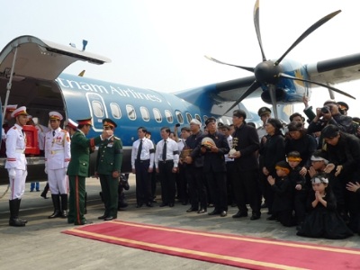 Chuyên cơ ATR 72 chở linh cữu Đại tướng chuẩn bị cất cánh tại sân bay Nội Bài. Ảnh: Đình Thắng.