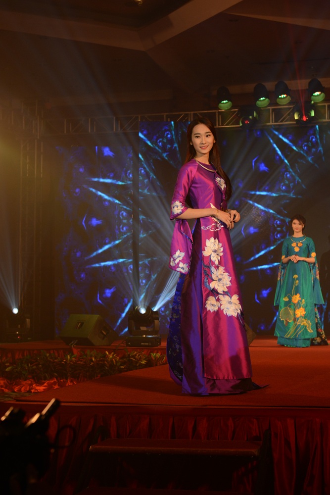 Màn trình diễn bộ sưu tập thời trang của nhà thiết kế Lan Hương