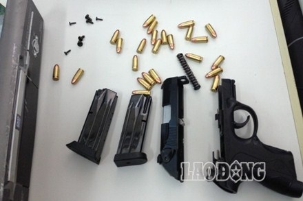 Khẩu súng ngắn PX4 Storm và đạn bị thu giữ.