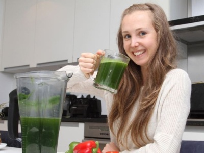 Lạ kỳ cô gái chỉ ăn rau quả sống - 1 Lạ kỳ cô gái chỉ ăn rau quả sống