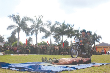 Những hy sinh thầm lặng