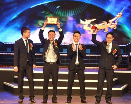 Giải Nhân tài Đất Việt - Kết tinh của trí tuệ, sáng tạo, khát khao cống hiến - 5 Niềm vui của nhóm tác giả nhận giải Nhất Giải thưởng Nhân tài Đất Việt 2013. Ảnh: VGP/Đình Nam