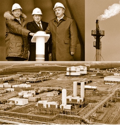 Đưa mối quan hệ hợp tác Dầu khí Việt - Nga lên tầm cao mới - 1 Chủ tịch PVN Phùng Đình Thực cùng đối tác Nga bấm nút đón dòng dầu mỏ ở Nhenhexky.