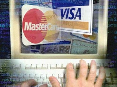 Chủ thẻ cần hết sức thận trọng khi thực hiện các giao dịch thương mại điện tử.