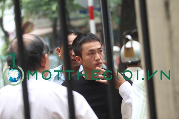 Cường “đô-la” căng thẳng giải quyết sự cố hố “tử thần” - 2 Theo