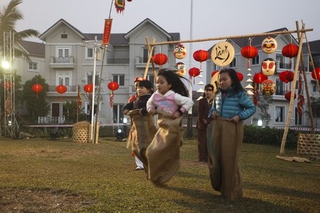 Tết Việt hứng khởi tại Hội chợ Xuân Vinhomes 2014 - 12 Cùng rất nhiều bánh kẹo, đồ uống độc đáo, thích hợp làm quà biếu tặng người thân, bạn bè dịp Tết.