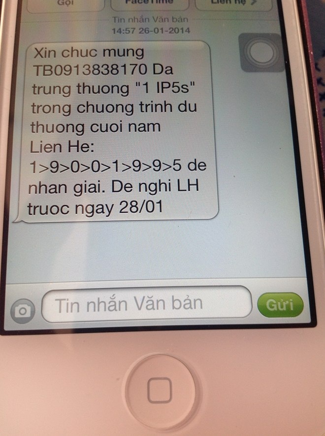 Tin nhắn lừa đảo trúng thưởng được gửi qua điện thoại