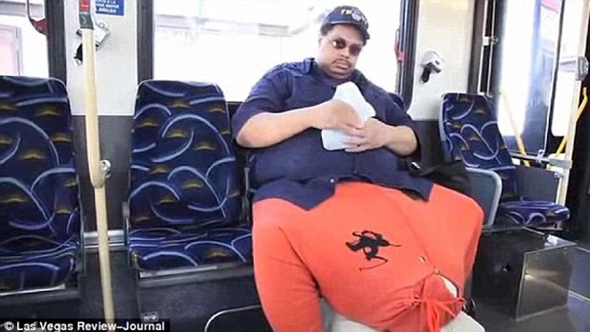 Người đàn ông có phần dưới nặng 50kg qua đời