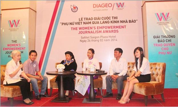 "Kinh tế luôn tốt hơn khi phụ nữ được trao quyền" - 3 Các tác giả và nhân vật trong các tác phẩm đang giao lưu cùng báo chí