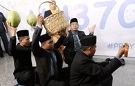 Pháp sư Mã và nhà ngoại cảm Việt - 1 Pháp sư làm lễ tìm kiếm máy bay mất tích tại sân bay Kuala Lumpur