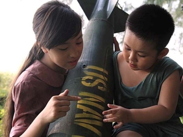 Những đứa trẻ ngây thơ giữa chiến tranh trong phim Những người