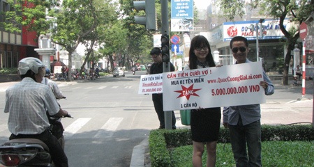 Tên miền giả danh đại gia triệu đô bán dạo vỉa hè - 2 Bán rao, hay chiêu bẩn gây sức ép với các DN, doanh nhân bị mạo danh?