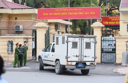 Bầu Kiên gầy rộc trước tòa, ông Trần Xuân Giá vắng mặt