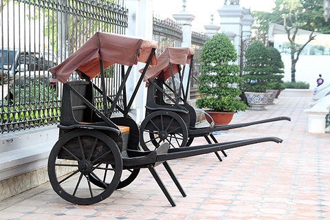 Ngắm dinh thự của đại công tử “đốt tiền để nấu chè” - 9 Những chiếc xe kéo