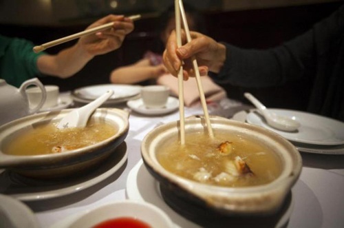 Vây cá mập hết thời - 2 Món súp vây cá mập tại Trung Quốc.