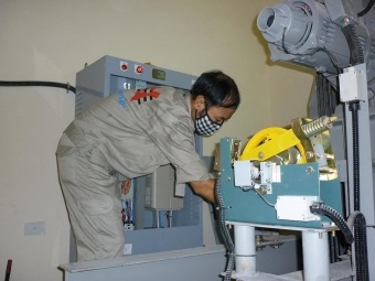 Kỹ thuật viên Gama Việt Nam tiến hành bảo trì thang máy