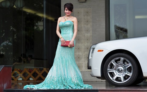 Không chỉ tài năng trong kinh doanh, nữ đại gia người Hà Tĩnh còn rất xinh đẹp và gợi cảm -