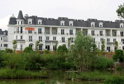 Làng Pháp bỏ hoang và nỗi ám ảnh dân giàu Hà Nội - 1 Bạt ngàn biệt thự kiểu Pháp để hoang.