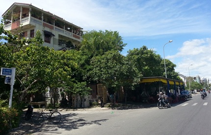 Căn biệt thự của vợ chồng ông H, nơi một thời nổi tiếng với quán cà phê H.H, nay đã nghỉ bán