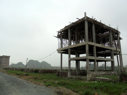 Không ít dự án dở dang thì thiếu vốn. (ảnh: Tuấn Linh)