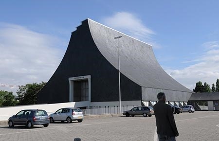 Ăm trộm 31 kg răng vàng người chết hỏa thiêu - 1 Một lò hỏa thiêu.