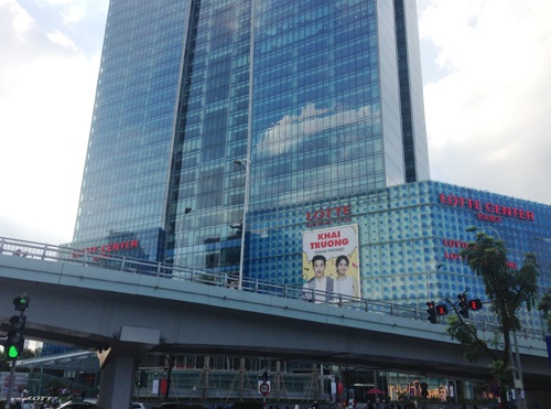 Nhà giàu hành xác ở tòa nhà cao thứ hai Hà Nội - 2 Kinh doanh bán lẻ đang đối mặt với nhiều thách thức