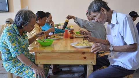 Kiên nhẫn lắm mới chờ cả tiếng để tiết kiệm... mười nghìn - 2 Ảnh: Khánh Duy