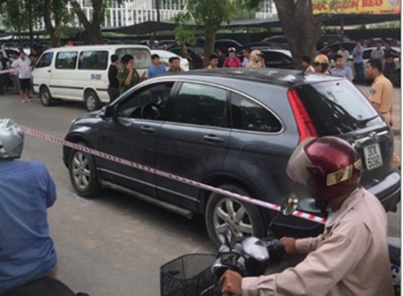 Sếp lớn bắt tay giang hồ: Tiền - tình xử bằng dao súng