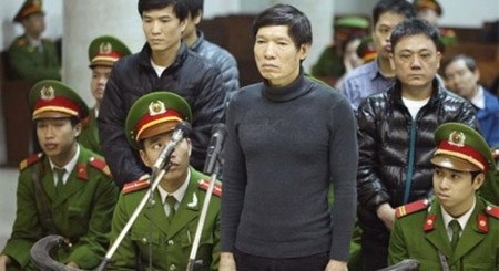 Để giúp anh trai chạy trốn, Dương Tự Trọng phải nhờ cậy cả đến những mối quan hệ giang hồ.