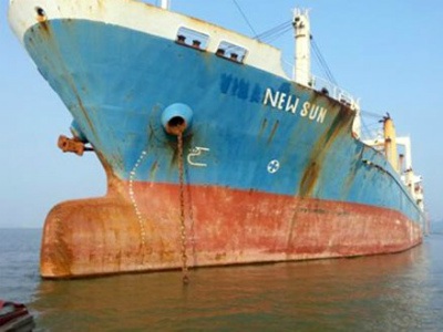 Nhiều tàu biển Vinashinlines đang neo đậu vạ vật tại các cảng biển,