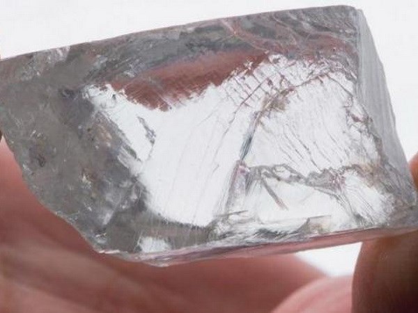 Tìm thấy viên kim cương trắng cực hiếm trị giá 20 triệu USD - 1 Viên kim cương trắng nặng 232 carat. (Nguồn: tvnz.co.nz)
