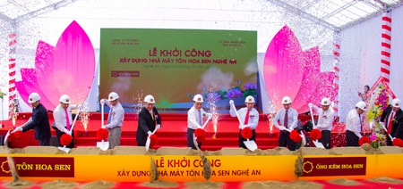 Hoa Sen bắc tiến, lập “tiền đồn” 2.300 tỷ ở Nghệ An - 1 Dự án nhà máy tại Nghệ An là bước đệm để cạnh tranh trên thị trường phía Bắc của Tôn Hoa Sen